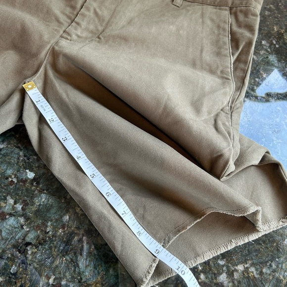 Vince women’s cotton chino shorts. 9” inseam. Classic olive color. Frayed edge. - Picture 10 of 10